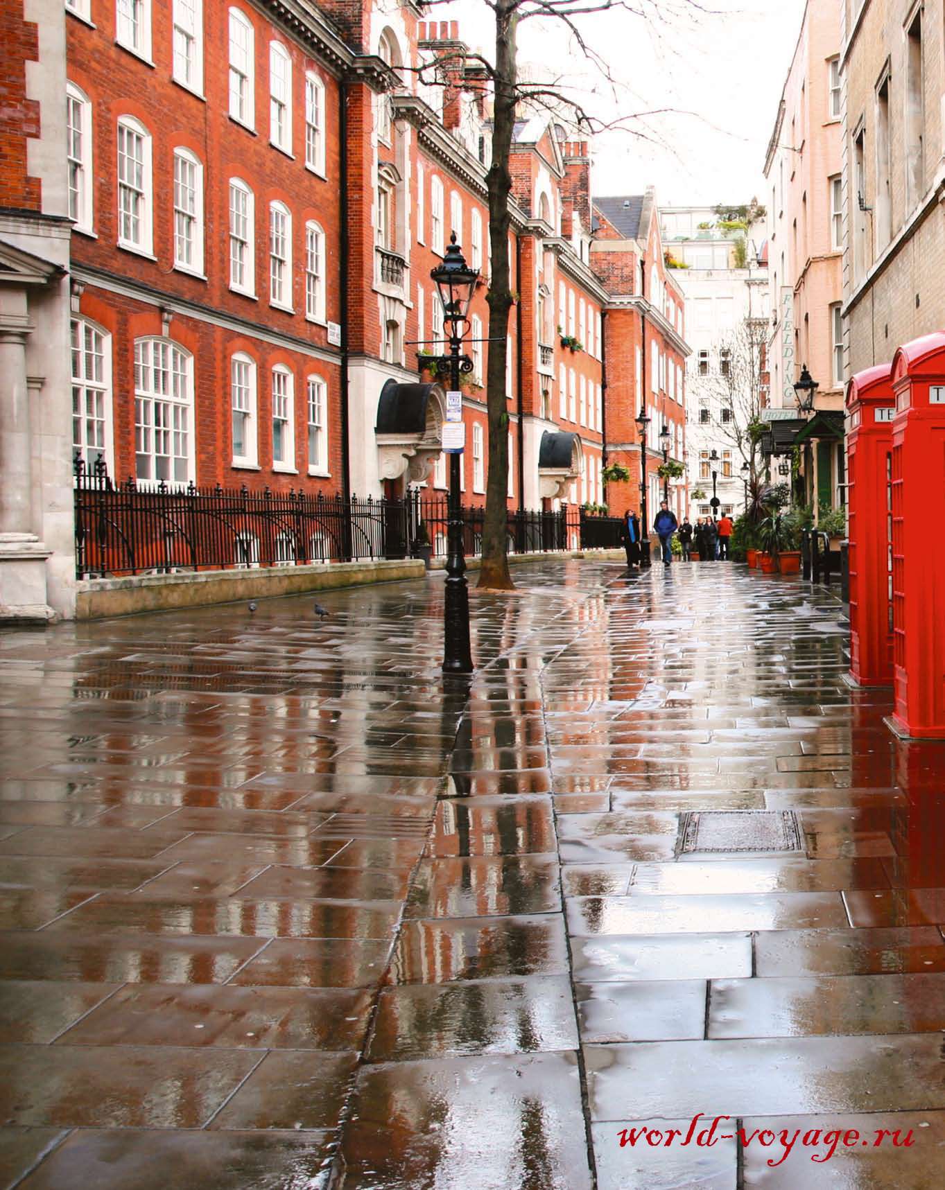 Даже в дождь лондонские улицы выглядят уютными